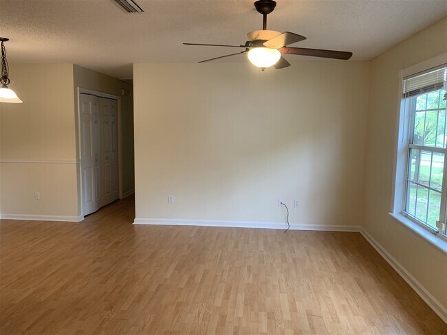 Foto del edificio - 299 Wilson Green Blvd