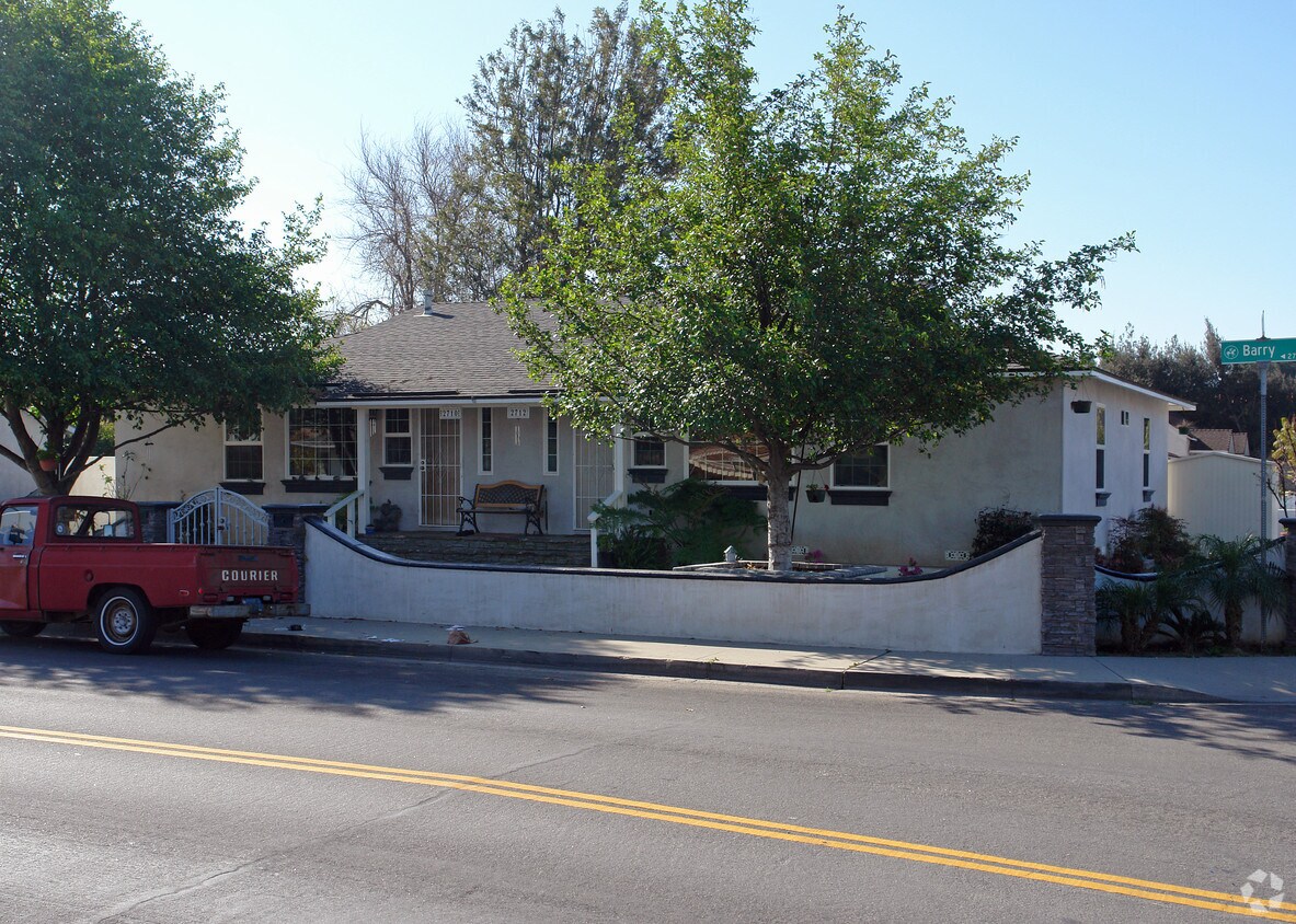 Foto del edificio - 2710-2712 Barry St