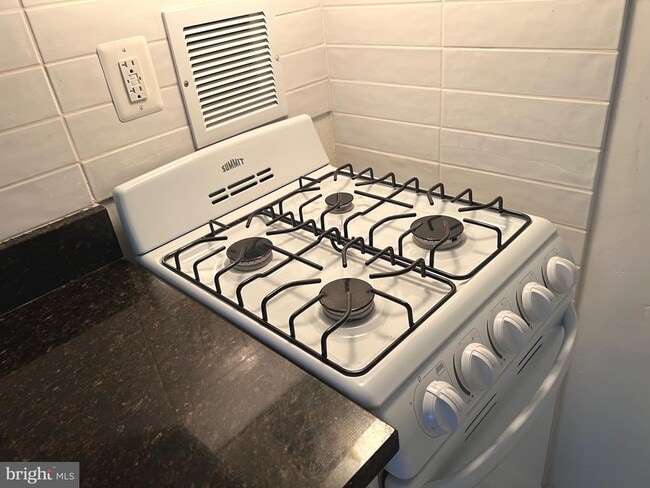 Foto del edificio - 5500 Friendship Blvd