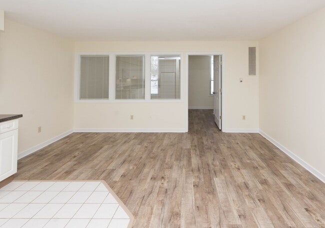 Interior Photo - Chestnut Hill East (CHE)