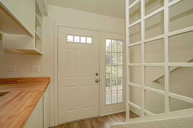 Foto del edificio - Two bedroom Townhouse near Ashland Community Hospital