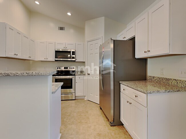 Foto del edificio - 163 Willow Point Cir