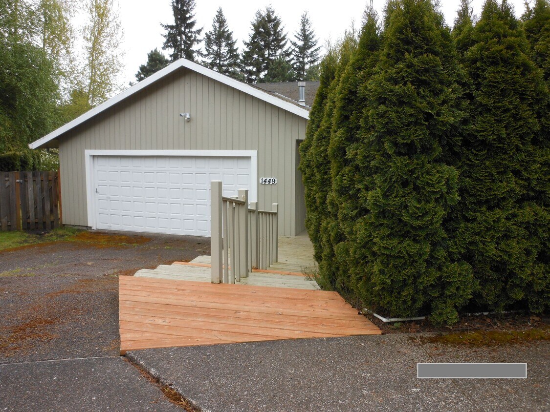Primary Photo - 1449 Greentree Cir