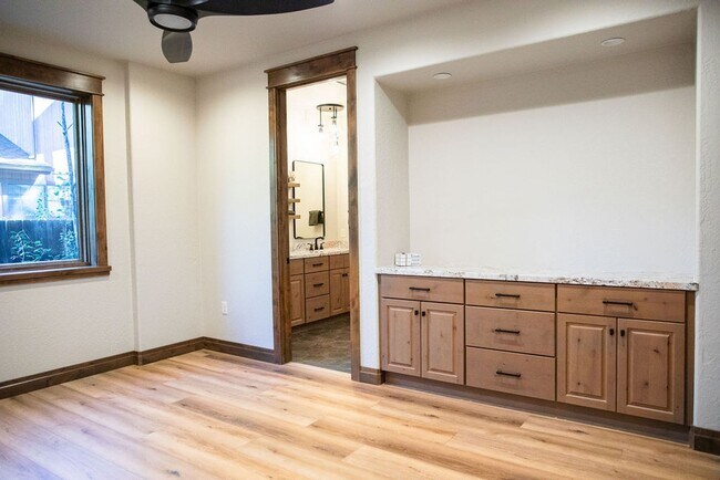 Building Photo - Beautiful 5 Bedroom Flagstaff Home