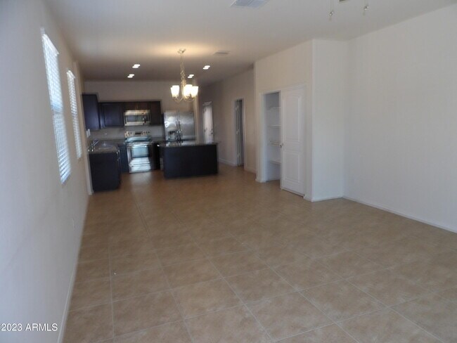 Foto del edificio - 25671 W Winston Dr