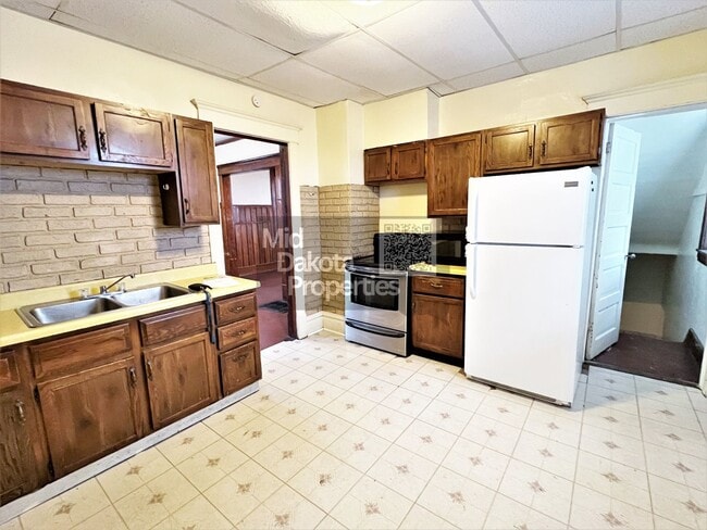 Building Photo - 115 N. Sanborn- 3 Bedroom House