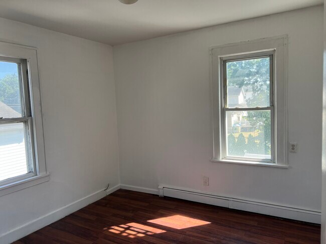 Building Photo - 247 Elm St
