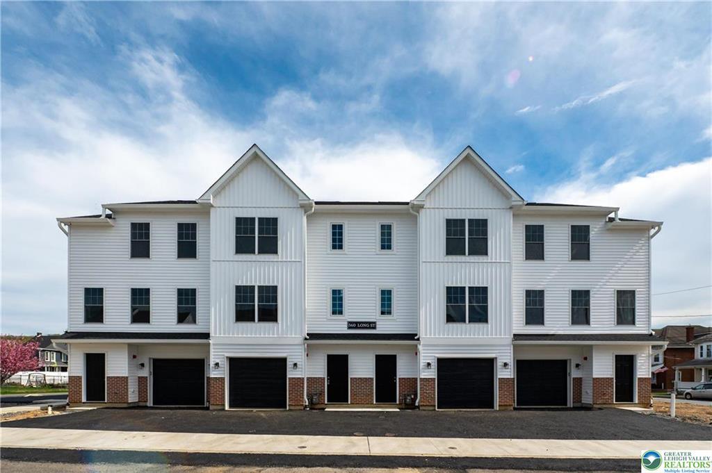 Foto principal - 560 Long St