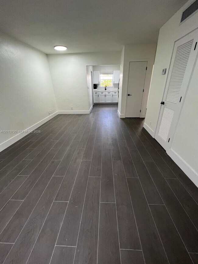 Foto del edificio - 2640 NE 215th St