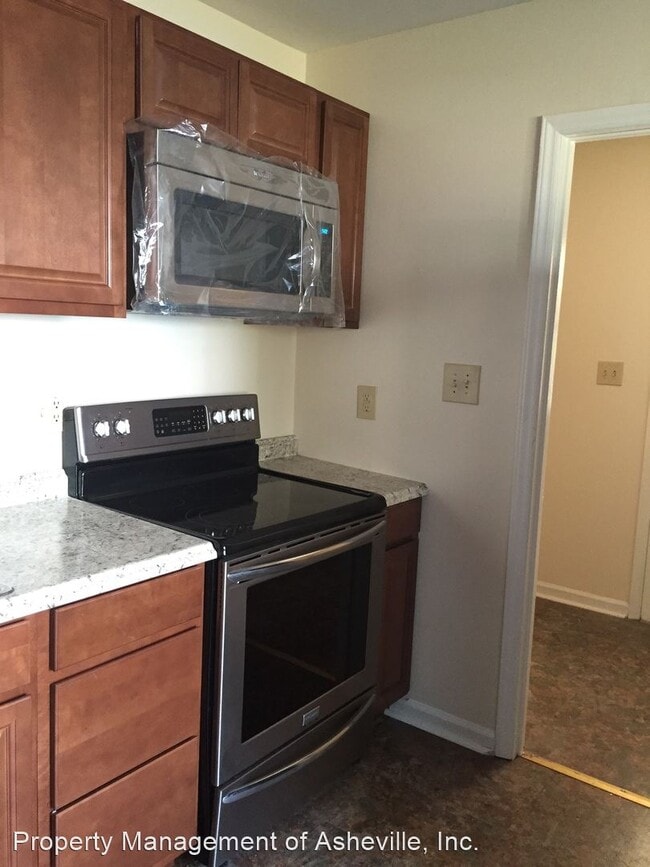 Building Photo - 3 br, 1.5 bath House - 31 Mount Carmel Dr