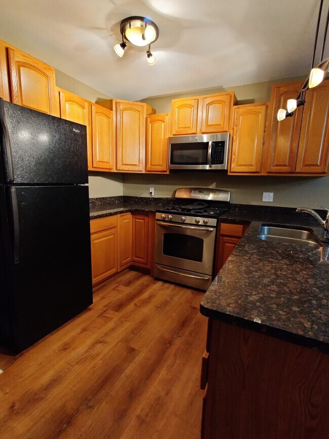 kitchen - 8 Cabanne Townhome Dr
