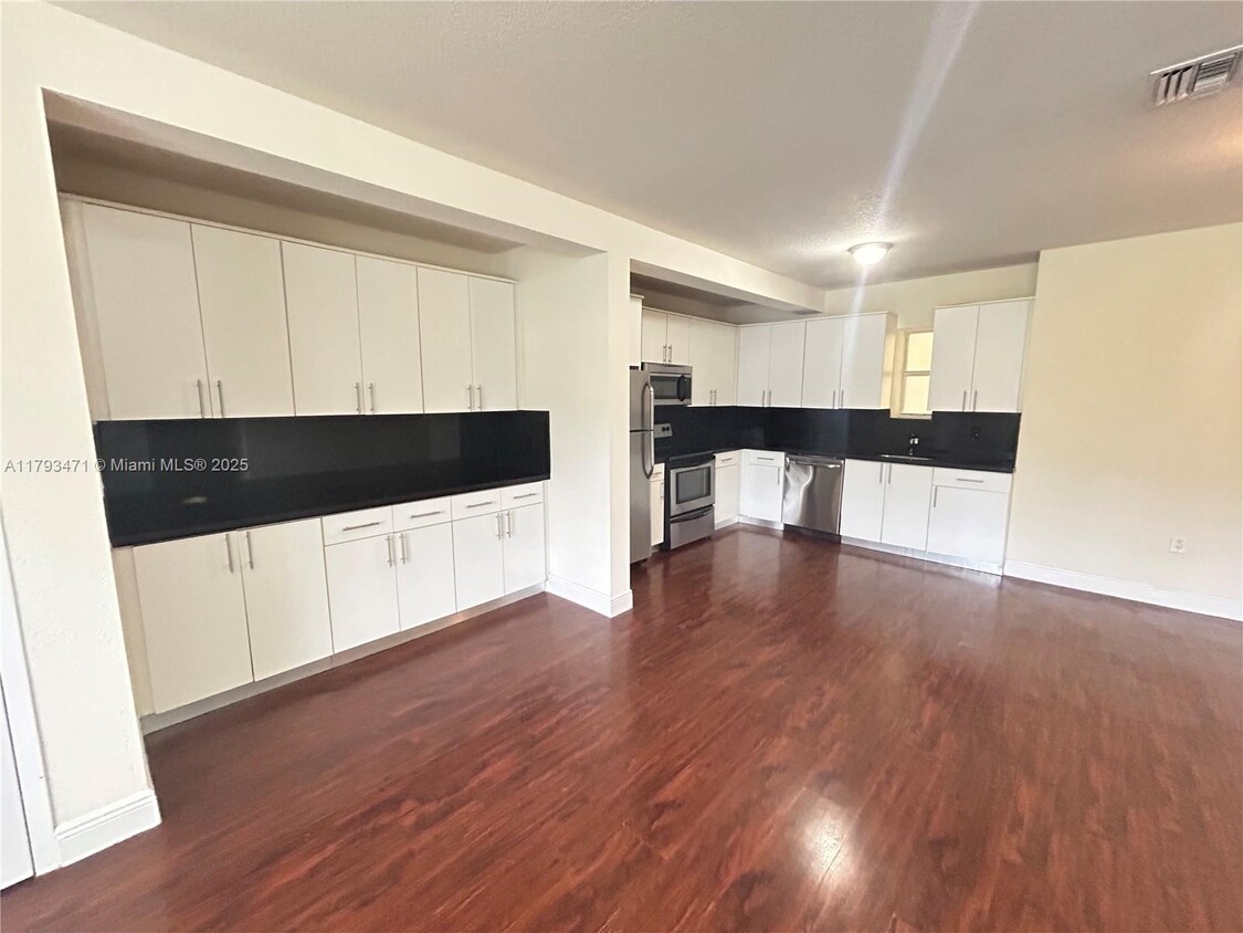 Foto principal - 2931 Sheridan Ave