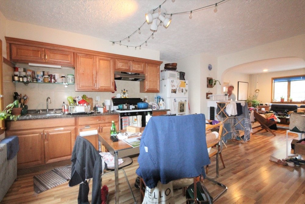 Primary Photo - 298 Ainslie St