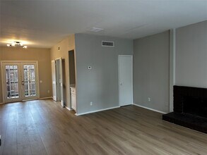 Building Photo - 11710 Southlake Dr