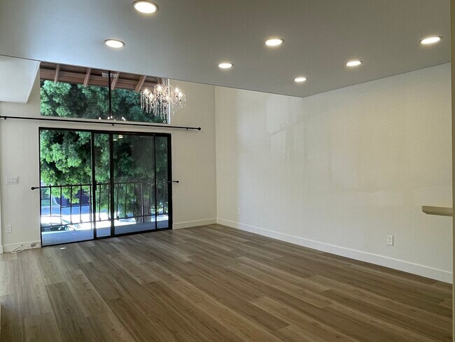 Foto del edificio - 323 N Jackson St