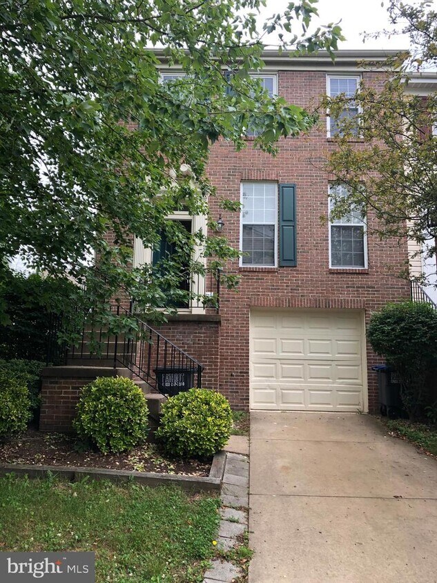 6506 Insignia Ct, Centreville, VA 20121 Townhome Rentals in