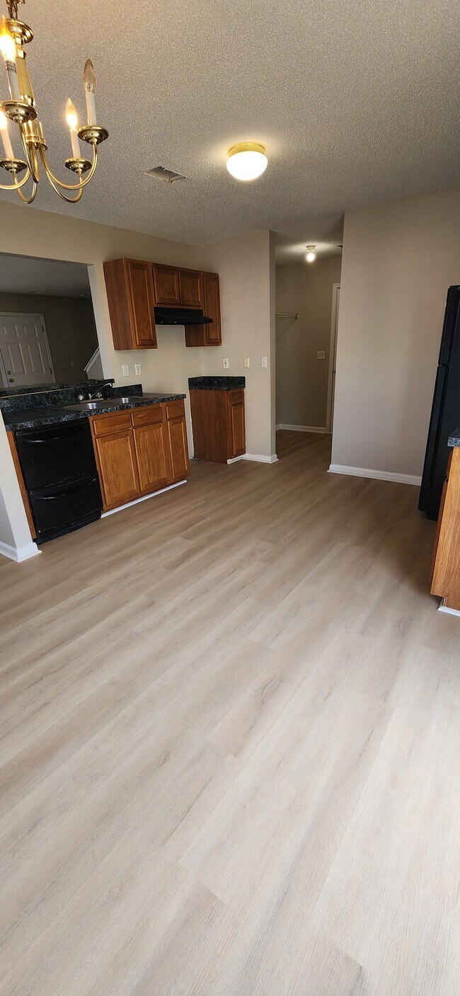 Foto del edificio - 1113 Waverly Pl Dr