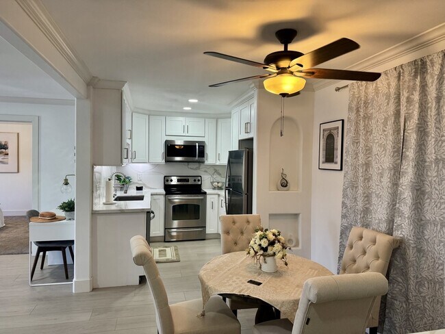 Foto del edificio - 5055 Collwood Blvd