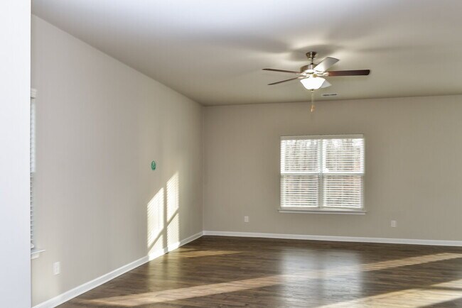 Building Photo - 1015 Helms Rd