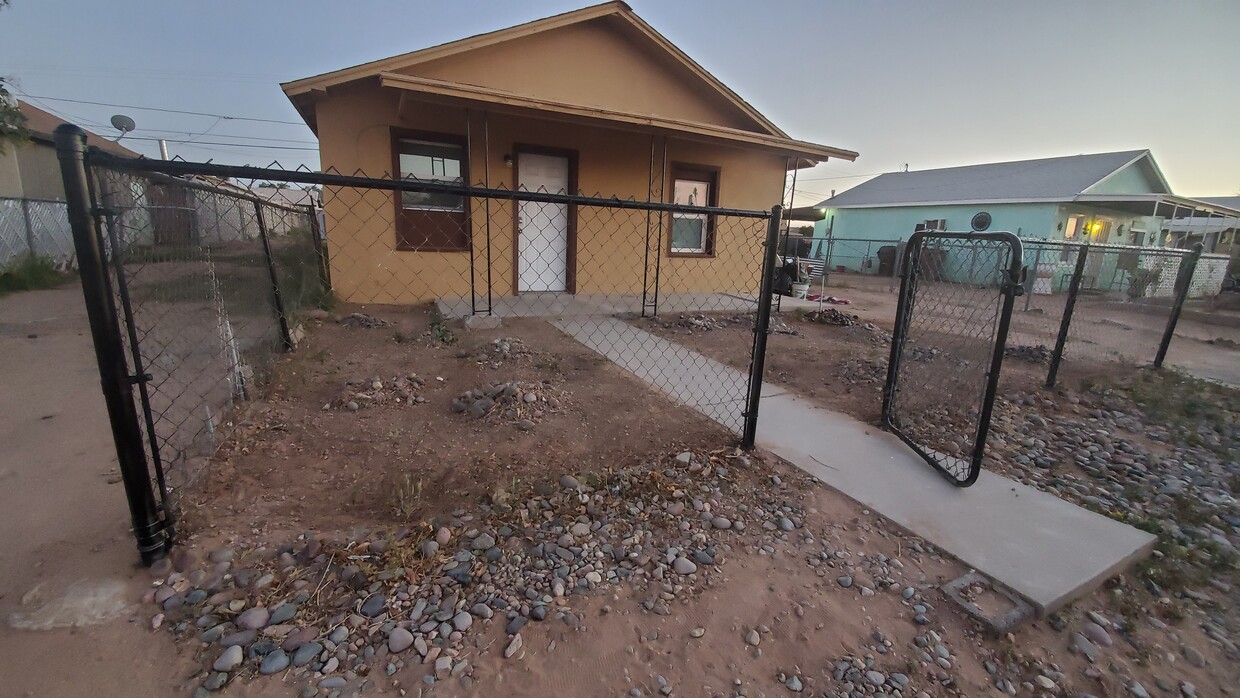 Primary Photo - 141 E Ash Ave