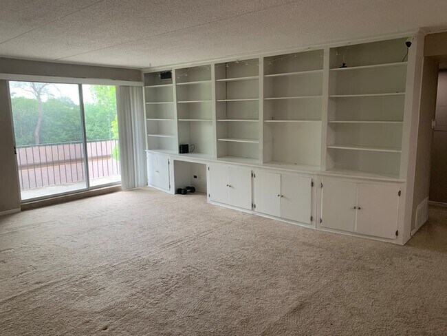 Foto del edificio - 5S070 Pebblewood Ln