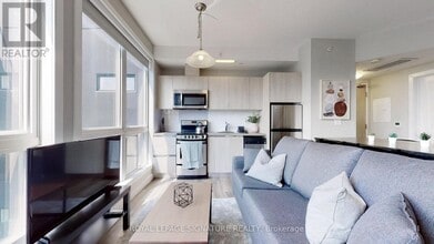 Building Photo - 335 College St