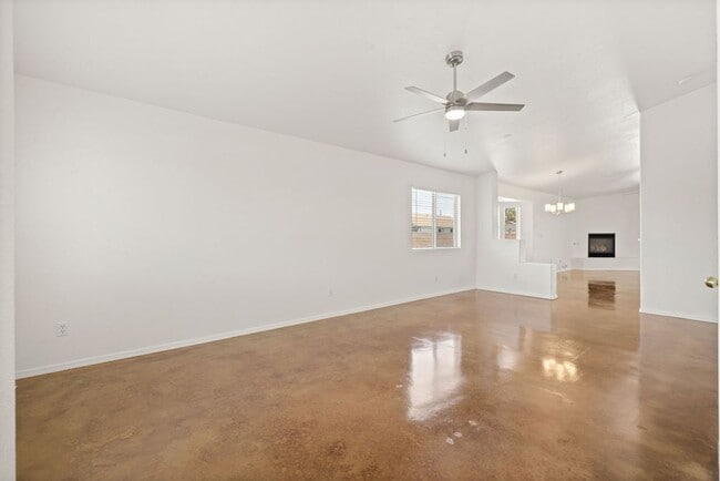 Foto del edificio - Spacious 3 Bedroom 2 Bath Home on Eastside