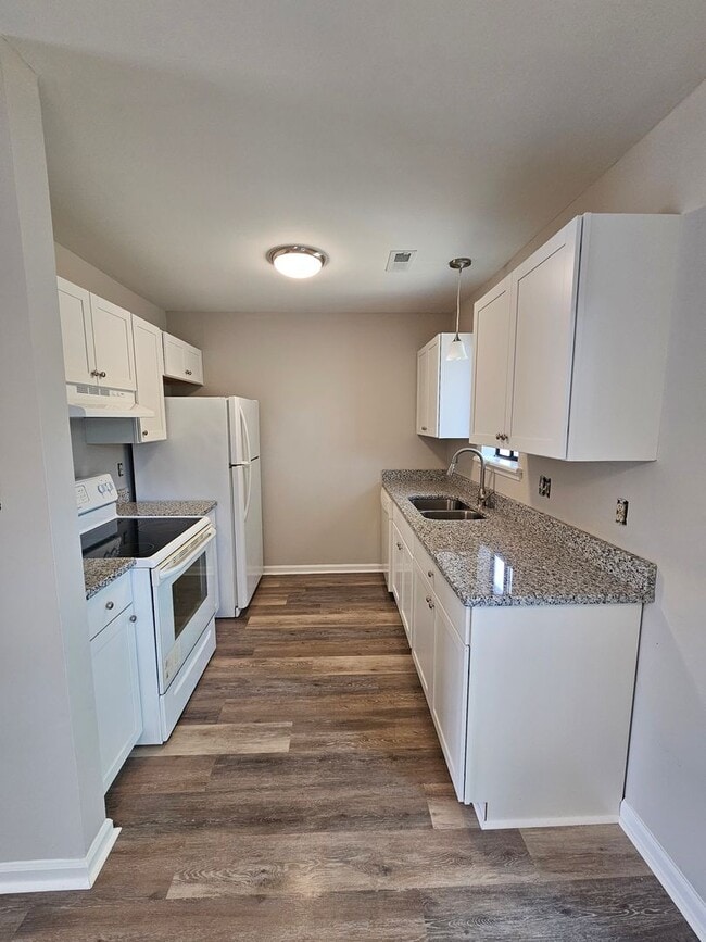 Foto del edificio - Newly Renovated 2 Bedroom Off Of GumBranch