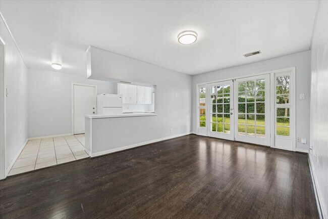 Foto del edificio - 4410 Kingfisher Dr