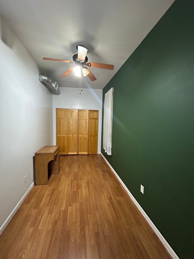 Foto del edificio - 2442 W. Iowa-1R