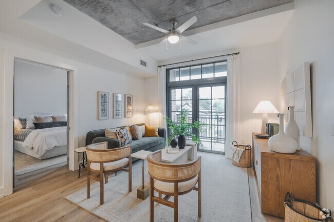 2 habitaciones, 2 baños - 1038 pies cuadrados - Sala de estar - LC Line & Low