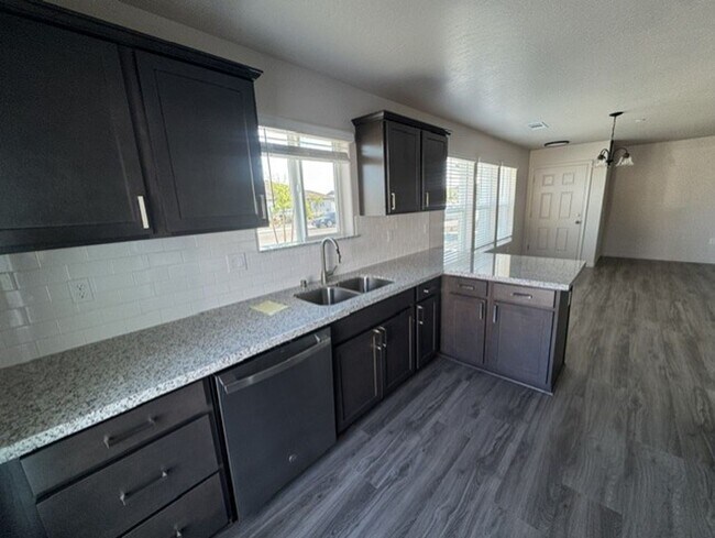 Foto del edificio - 2377 Oakmont Cir