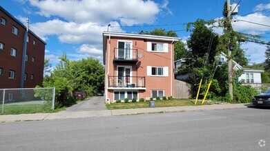 Building Photo - 77 Cowdy St