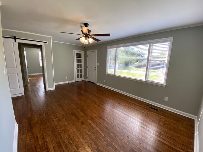 Foto del edificio - Adorable and Updated 3BR, 2BA Brick Ranch in the heart of Martinez!