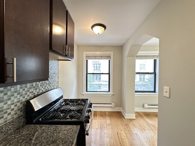 Foto del edificio - 411 W Roscoe St