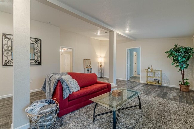 Building Photo - 560 Persimmon Pass