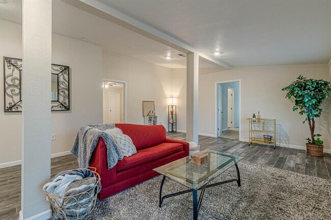 Foto del edificio - 560 Persimmon Pass