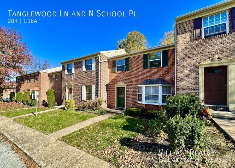 Foto principal - Spacious 2-BR Townhome in Dallastown Schoo...