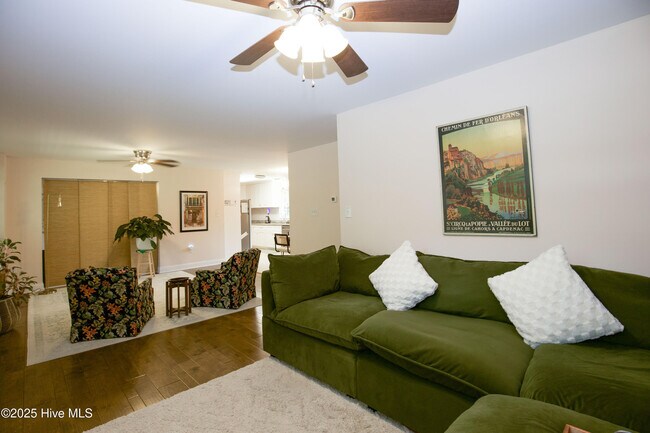 Foto del edificio - 215 S Pinehurst St
