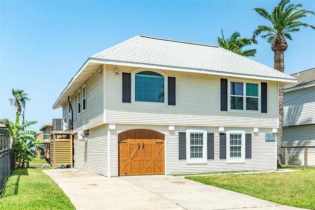 Building Photo - 4421 Pelican Rd