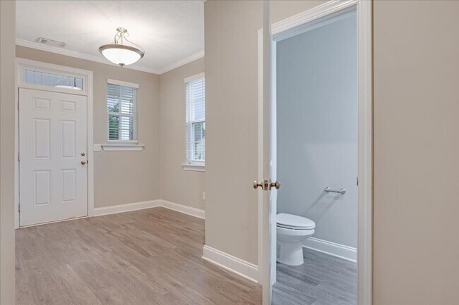 Foto del edificio - 5121 Heathbrook Dr