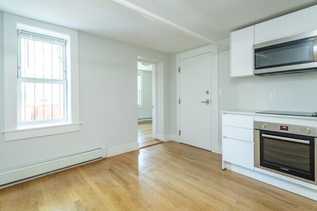 Building Photo - 37 Radnor Rd