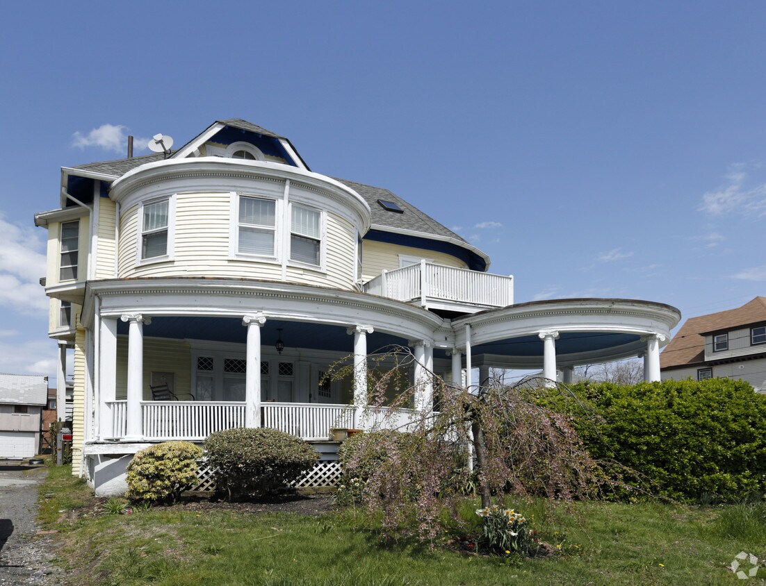 Building Photo - 401 2nd Ave