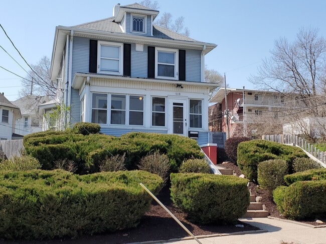 Building Photo - 608 S 35th Ave