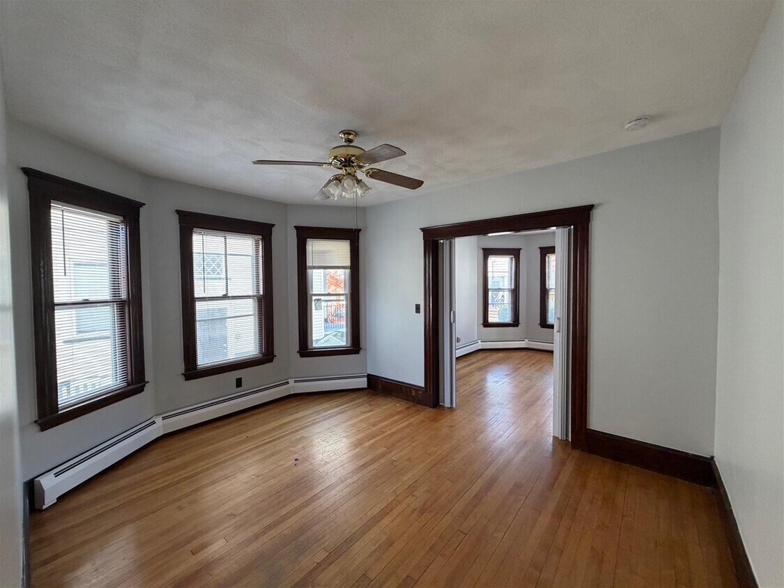 Primary Photo - 31 Illinois Ave