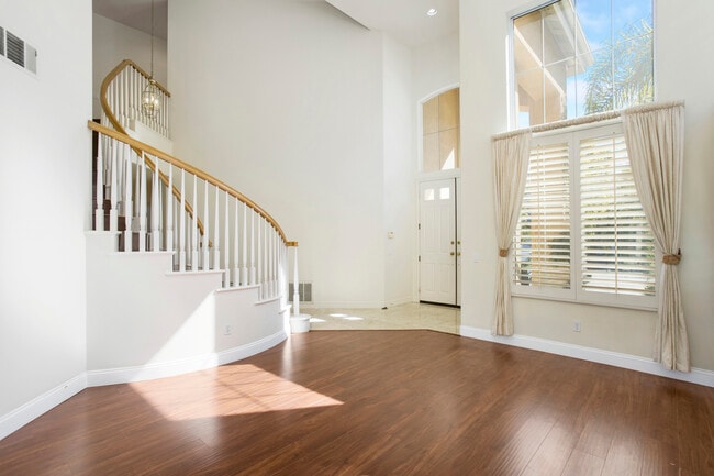 Building Photo - 11 Cipriani