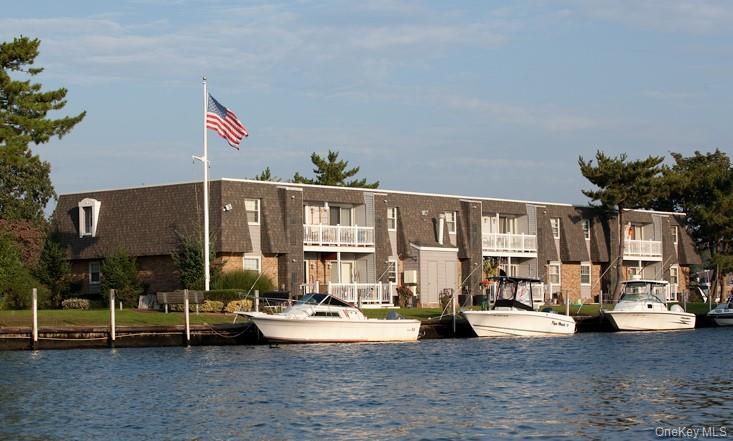 Primary Photo - 6 Watergate Ln