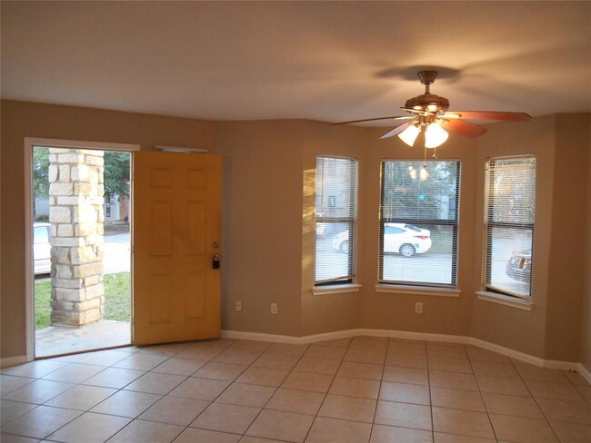 Building Photo - 3013 La Estancia Ln