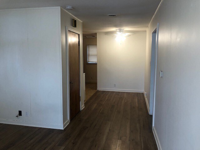 Building Photo - 304 1/2 Kelly Ct