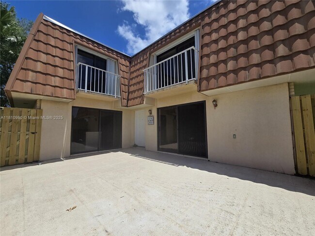 Foto del edificio - 824 Blue Ridge Cir